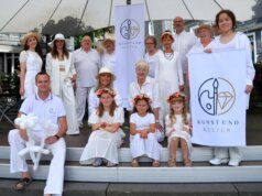 Mittsommer: Wenn Gräfrath ganz in Weiß erstrahlt Einige Mitglieder des Gräfrather Organisationsteams stellten heute das Programm für das kommende Mittsommer-Wochenende vor. (Foto: © Martina Hörle)