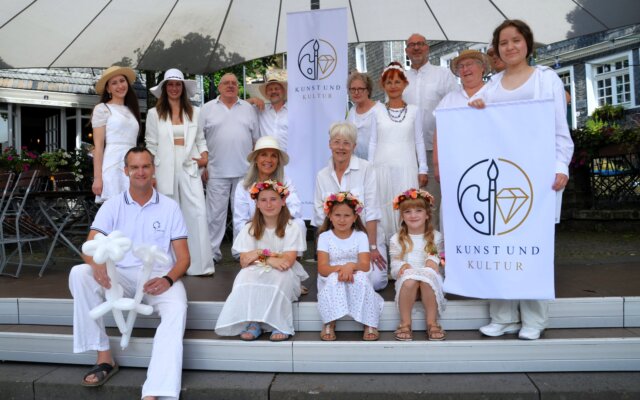 Einige Mitglieder des Gräfrather Organisationsteams stellten heute das Programm für das kommende Mittsommer-Wochenende vor. (Foto: © Martina Hörle)