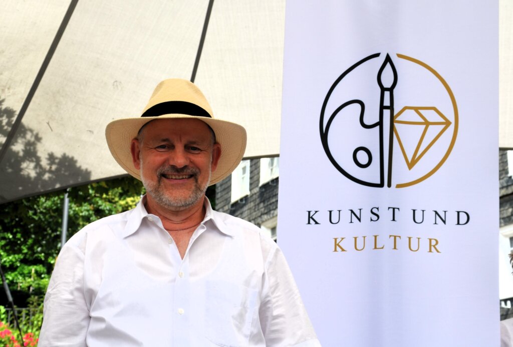 Die Vorbereitungen laufen auf Hochtouren. Dirk Balke stellt die Möglichkeit in Aussicht, dass aus dieser Sommer-Veranstaltung eine feste Reihe werden könnte. (Foto: © Martina Hörle)