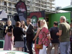Der MuseumMobil-Container ist am Graf-Wilhelm-Platz noch bis zum 25. Juni zu besichtigen. (Foto: © Sarah Schmitz)