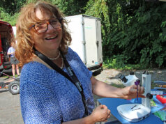 Beim Nachhaltigkeitsfestival Bergisch Länd gab es auch für die kleinsten Besucher Naturschönheiten zu entdecken. Sybilla und Gunter (Felix) Opitz waren mit ihrem Entdecker-Mobil vor Ort. (Foto © Sandra Grünwald)