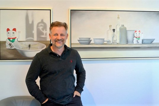Dirk Balke hat eine Vorliebe für Stillleben und Landschaftsmalerei. Für seine neue Ausstellung hat er in vielerlei Richtungen experimentiert. (Foto: © Martina Hörle)