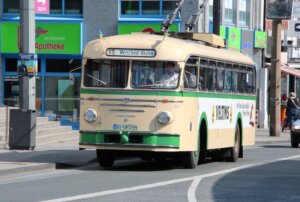 Der liebevoll gepflegte O-Bus von 1955 zog die Aufmerksamkeit auf sich. (Foto © Sandra Grünwald)