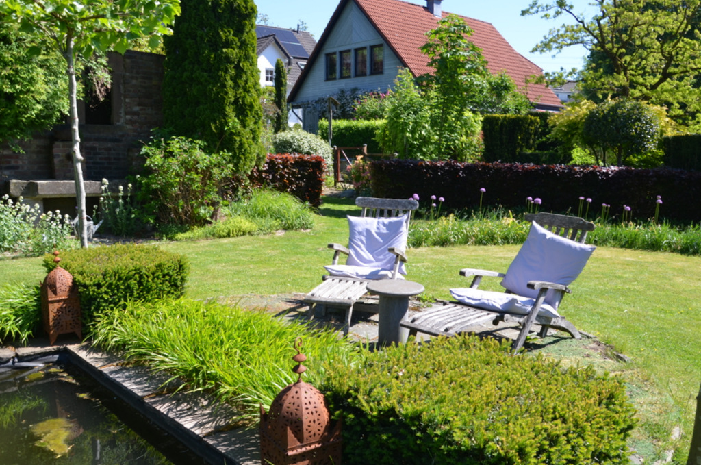 Die vielen Sitzmöglichkeiten luden zum Entspannen und Sonne tanken. (Foto: © Martina Hörle)