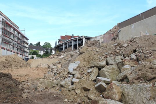 Ins Ohligser O-Quartier soll endlich wieder Bewegung kommen. Darauf verständigten sich jetzt Investorin und Stadtspitze. (Archivfoto: © B. Glumm)