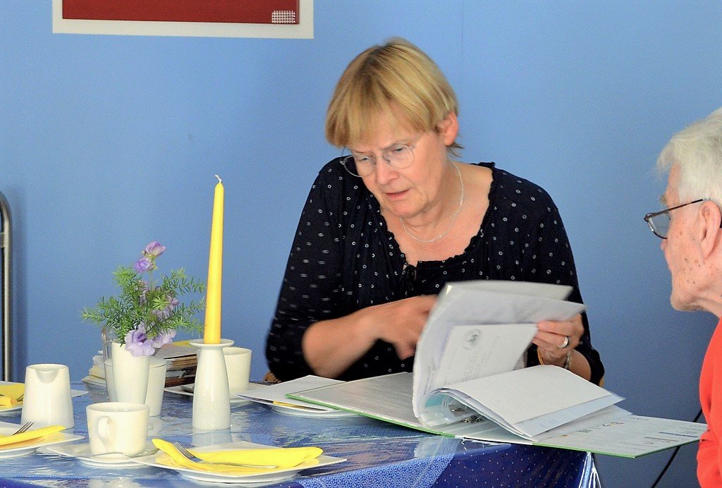 Gerne beantwortete Hannelore Schmid Fragen und prüfte auch vorhandene Unterlagen. (Foto: © Martina Hörle)