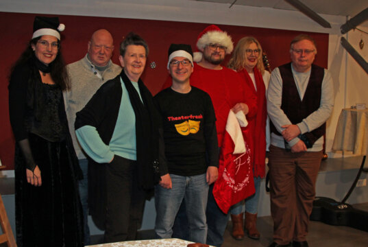 Die Solinger Autorenrunde und Freunde bereitete den Besuchern einen kurzweiligen Abend rund um Pleiten, Pech und Pannen. (Foto © Sandra Grünwald)