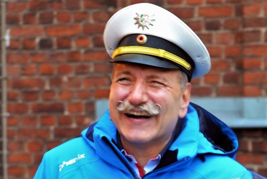 Polizeihauptkommissar Ulrich Schmidt geht mit 62 Jahren als Polizist in den wohlverdienten Ruhestand. Doch als Verkehrsexperte bleibt er Solingen weiter erhalten. (Foto: © Martina Hörle)