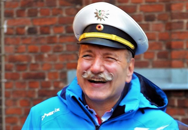 Polizeihauptkommissar Ulrich Schmidt geht mit 62 Jahren als Polizist in den wohlverdienten Ruhestand. Doch als Verkehrsexperte bleibt er Solingen weiter erhalten. (Foto: © Martina Hörle)