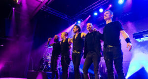 Am Freitagabend spielte die Depeche Mode Tribute Band Remode in einer gut besuchten Gräfrather Cobra. (Foto: © Janina Raeder)