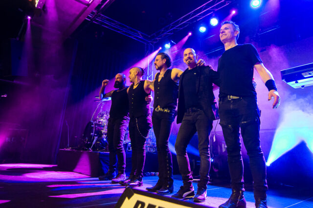Am Freitagabend spielte die Depeche Mode Tribute Band Remode in einer gut besuchten Gräfrather Cobra. (Foto: © Janina Raeder)