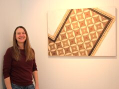 Inspiriert von Kacheln, die sie im Kroatienurlaub gesehen hat, schuf Ela Schneider diese Arbeit. (Foto © Sandra Grünwald)