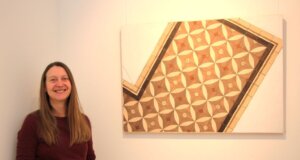 Inspiriert von Kacheln, die sie im Kroatienurlaub gesehen hat, schuf Ela Schneider diese Arbeit. (Foto © Sandra Grünwald)