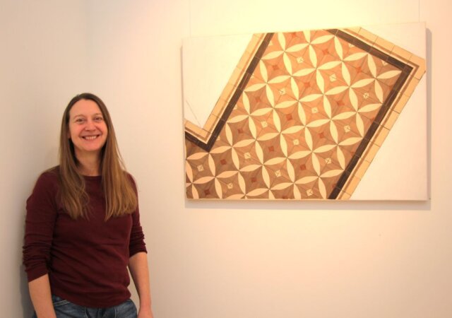 Inspiriert von Kacheln, die sie im Kroatienurlaub gesehen hat, schuf Ela Schneider diese Arbeit. (Foto © Sandra Grünwald)