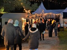 Der Romantische Weihnachtsmarkt zog mit seinem exzellenten Angebot wieder viele Besucher an. In diesem Jahr ist er an allen vier Wochenenden geöffnet. (Foto: © Martina Hörle)