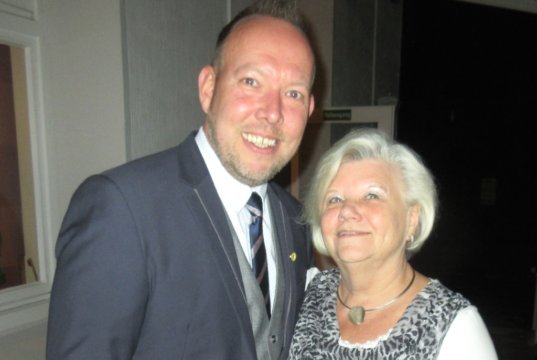 Solingens Karnevalisten haben für die kommende Session ein neues Prinzenpaar. Auf der Jahreshauptversammlung des Festausschusses Solinger Karneval, die jetzt in der WMTV-Gaststätte in Wald stattfand, wurden Gudrun Hörnig und Sascha Wurth vorgestellt. Die beiden kommen aus der Prinzengarde Blau-Gelb Ohligs. (Foto: © Festausschuss Solinger Karneval)