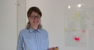 Die Künstlerin Christiane Behr zeigt ihre Ausstellung „Schein und Sein“ in der Galerie SK in der Güterhallen im Südpark. (Foto © Sandra Grünwald)