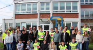 Insgesamt 21 Schülerlotsinnen und Schülerlotsen aus 7 Solinger Schulen traten am Freitag zum regionalen Schülerlotsenwettbewerb unter der Federführung der Polizei und der Verkehrswacht an. (Foto © Sandra Grünwald)