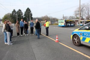Hier galt es zu schätzen, wie viele Meter ein PKW braucht, um von 30 oder 60 Stundenkilometern in den Stand zu kommen. (Foto © Sandra Grünwald)