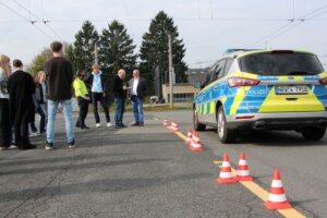 Beim Schätzen des Bremsweges hätte es für die meisten Teilnehmer kein gutes Ende genommen. Nur zwei von zwölf haben diese Prüfung bestanden. (Foto © Sandra Grünwald)