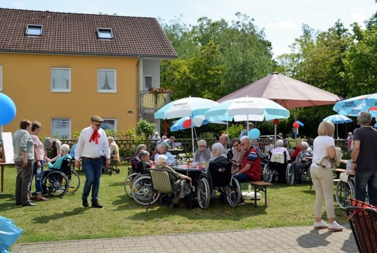 Das Team vom SenVital hatte wieder ganze Arbeit geleistet. Eine super Stimmung und harmonische Atmosphäre machten das Fest zu einem wunderbaren Erlebnis mit Frankreich-Feeling. (Foto: © Martina Hörle)