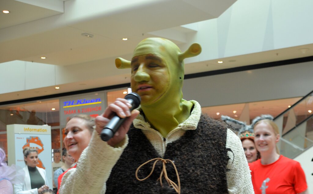 Bernd Hetjens zog als Shrek mit seiner grünen Maske alle Blicke auf sich. (Foto: © Martina Hörle)