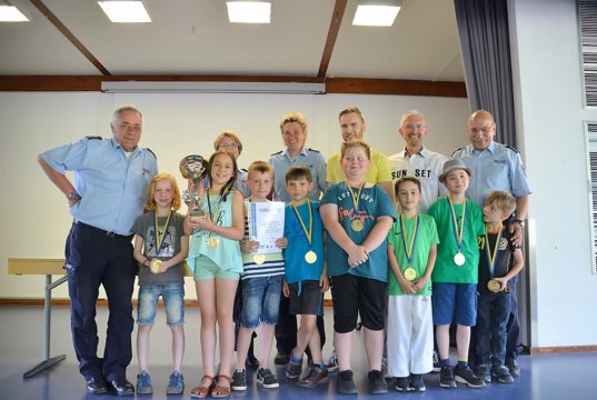 Die GS Böckerhof konnte ihren Titel auch bei der diesjährigen Radfahrmeisterschaft erfolgreich verteidigen. Neben dem Wanderpokal gab es ein Preisgeld von 300 Euro. (Foto: © Martina Hörle)