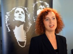 Künstlerin Gloria Göllmann tritt gemeinsam mit ihrem Mann Frank als musikalisches Duo auf. Obendrein ist sie als Gesangslehrerin im Einsatz. In ihrer Kunstfabrik KP21 in Ohligs erarbeitete sie zahlreiche Passagen für das Erfolgsmusical „We perform“, ein Musical von und mit geflüchteten und Solinger Jugendlichen. (Archivfoto: © Martina Hörle)