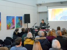 Das schon traditionelle Festival mit elektronischer Musik fand wieder großen Anklang. In diesem Jahr stand es unter dem Motto „Space“. Klaus Buntrock eröffnete den musikalischen Teil im Gleis 3. (Foto: © Martina Hörle)