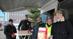Am Mittwoch war die Polizei mit einem Infostand auf dem Graf-Wilhelm-Platz, um Passanten über Taschendiebstahl aufzuklären. (Foto © Sandra Grünwald)