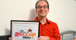 Schlagertexter Pascal Herder ist in der Musikbranche kein Unbekannter und kann bereits diverse Auszeichnungen vorweisen. (Foto: © Martina Hörle)