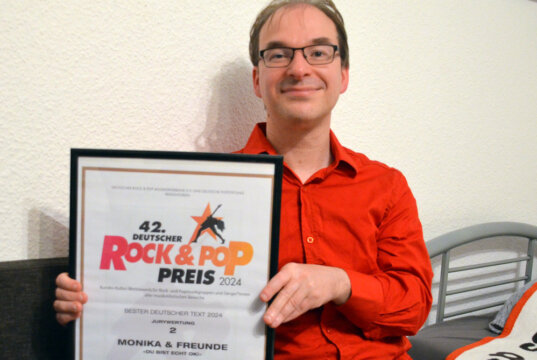 Schlagertexter Pascal Herder ist in der Musikbranche kein Unbekannter und kann bereits diverse Auszeichnungen vorweisen. (Foto: © Martina Hörle)