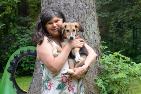 Unermüdlich setzt sich Andrea Kleimt für die Tiere ein. Die enorme Belastung des Tierheims macht ihr große Sorgen. Doch kein Tier soll ohne Hilfe bleiben. (Foto: © Martina Hörle)