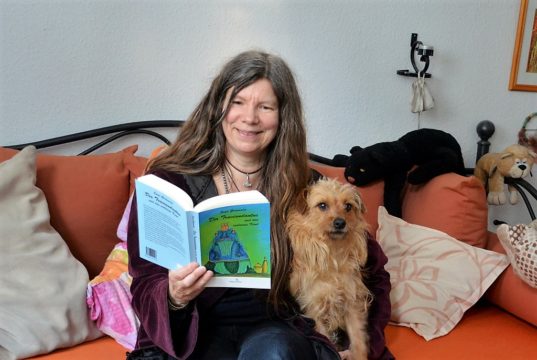 Saga Grünwald präsentiert ihr neues Werk am kommenden Mittwoch in einer virtuellen Lesung. „Der Traviandantus und das verlorene Kind“ ist der zweite Band der Abenteuerserie um den jungen Alan Forester. (Foto: © Martina Hörle)