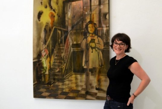 Lara Leon-Ser stellt gemeinsam mit zwei anderen Künstlern unter dem Thema „Unding“ einen Teil ihrer Werke vor. Die Malerin ist seit vielen Jahren Mitglied der Ateliergemeinschaft KünstlerPack. (Foto: © Martina Hörle)