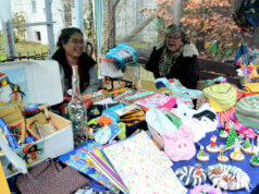 Nach dem großen Anklang vom vergangenen Jahr fand auch dieses Jahr im Vogelpark wieder ein Adventsmarkt statt. (Foto: © Martina Hörle)