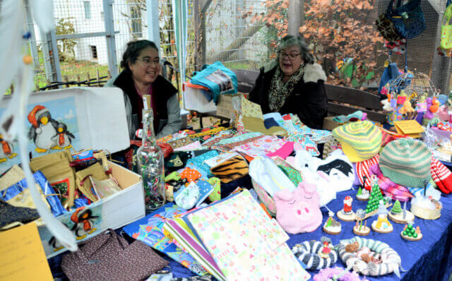 Vogelpark-Adventsmarkt - 1 Nach dem großen Anklang vom vergangenen Jahr fand auch dieses Jahr im Vogelpark wieder ein Adventsmarkt statt. (Foto: © Martina Hörle)