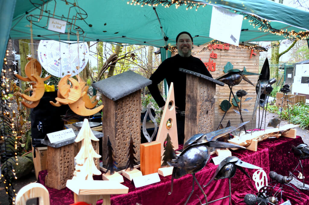 Die Jugendhilfe-Werkstatt präsentierte aus Holz- und Metallarbeiten eine kleine Werkschau. (Foto: © Martina Hörle)