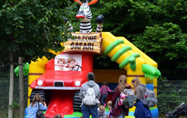 Vogelpark-Pfingstfest-2025 - 1 Das Pfingstwochenende im Vogelpark war wieder einmal ein großer Erfolg. Kleine und große Besucher hatten bei dem abwechslungsreichen Angebot sichtlich Spaß. (Foto: © Martina Hörle)