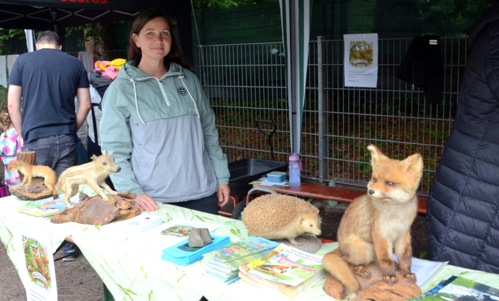 Auch in diesem Jahr war die Waldschule wieder mit dabei. Die mitgebrachten Präparate stießen auf großes Interesse, ebenso die Malaktionen. (Foto: © Martina Hörle)