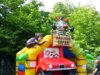 Solinger Vogelpark: Fröhliches Pfingstfest und 99. Geburtstag Bei strahlendem Sonnenschein strömten zahlreiche kleine und große Besucher zum diesjährigen Pfingstfest in den Vogelpark. Wie jedes Jahr war die Hüpfburg ein absoluter Renner. (Foto: © Martina Hörle)