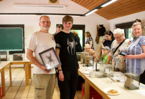 Ralf Lühr (li.) und sein Sohn Magnus begeisterten viele Besucher bei der 16. Vogelspinnen-Ausstellung in der Fauna. (Foto: © Sarah Schmitz)