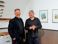 Gräfrath-Museum: Erste Wechselausstellung von Andre Peer Dirk Balke (li) und Andre Peer freuen sich, gemeinsam die erste Wechselausstellung im Gräfrath-Museum zu präsentieren. (Foto: © Martina Hörle)