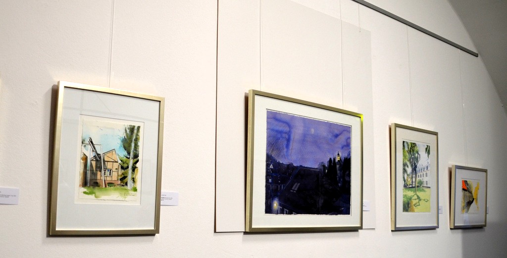 Andre Peer zeigt eine große Zahl seiner zwischen 2006 und 2025 entstandenen Gräfrath-Motive. (Foto: © Martina Hörle)