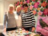 Brigitte Gliewe, Miriam Gatawetzki-Köppchen und Silvia Peters (v.l.) von den Wuppersteinen besuchten die Adolf-Kolping-Wohnstätte mit Weihnachtssteinen. (Foto © Sandra Grünwald)