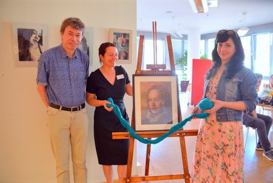 (v. li. Dr. Heinz-Werner Würzler, Silke Koppetsch, Anna Engel) Freuen sich über die Kooperation und die gelungene Ausstellung (Foto: © Martina Hörle)