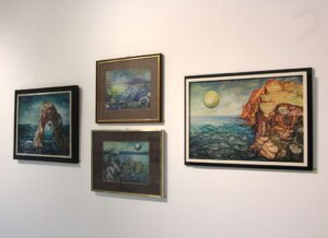 Neben den jüngsten Bleistiftzeichnungen von Ilse Alshuth-Goffart, sind auch ältere Werke in Farbe zu sehen. (Foto © Sandra Grünwald)