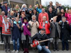 Am KulturMorgen feiern Organisator Timm Kronenberg vom city-art-project (hinten li.) und die Künstler der 20 city-art-Galerien ihr zweijähriges Jubiläum in den Clemens-Galerien. Es gibt ein buntes Programm aus Live-Musik, Tanz, Live-Kunst, Kindermalerei, Public-Shootings und Ausstellungen (Foto: © Martina Hörle)