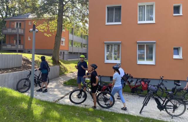 Traditionell wird einmal im Jahr vom ADFC eine Radtour durch die Siedlungen der Spar- und Bauverein Solingen eG angeboten. (Foto: © Spar- und Bauverein Solingen)