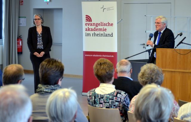 Dr. Ilka Werner, Superintendentin des evangelischen Kirchenkreises Solingen, und Prof. Dr. Okko Herlyn. (Foto: © Thomas Förster)